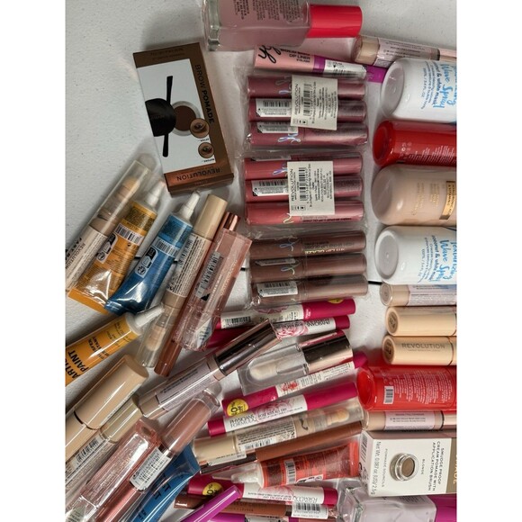 makeup box sorted (100) mixed box with 80% revolution makeup - Picture 3 of 8
